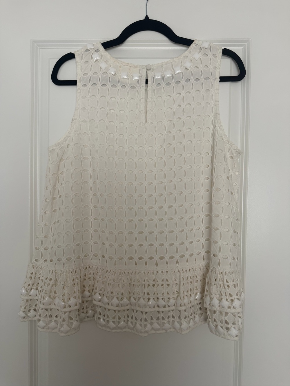 Maeve (Anthropologie) Ivory Eyelet Ruffle Hem Sleeveless Top Size Medium - Picture 5 of 5